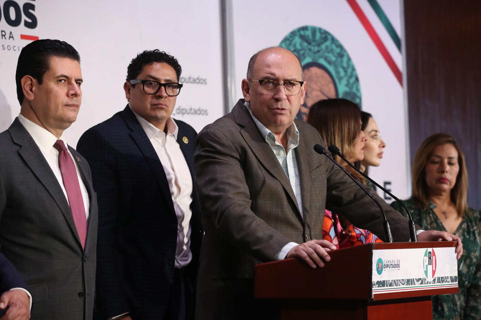 Diputados priistas expresaron condolencias por la muerte de una turista canadiense, señalaron omisiones en seguridad en la zona arqueológica y criticaron el proceso para elegir consejerías del INE.