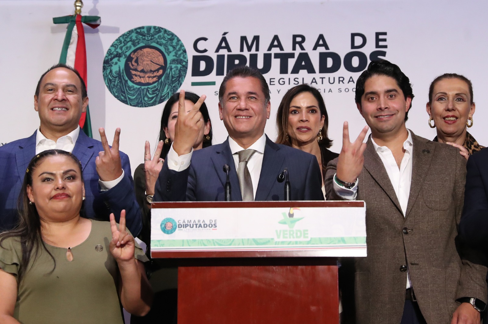 Carlos Puente Salas aseguró que la medida busca abrir espacios reales a nuevas generaciones rumbo a los próximos procesos electorales.