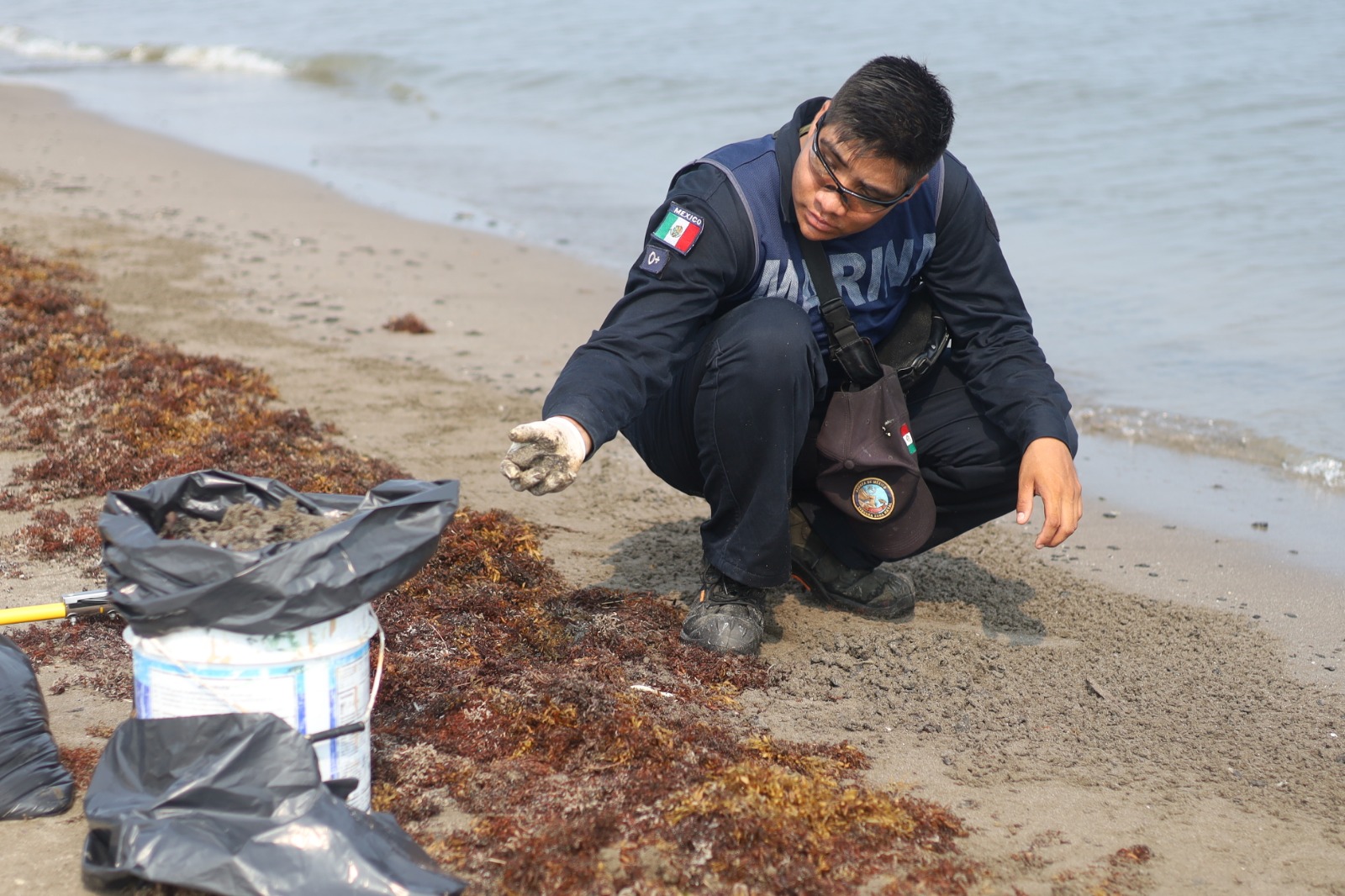Más de 850 toneladas fueron recolectadas en playas; autoridades reportan avance en limpieza y vigilancia ambiental en zona costera