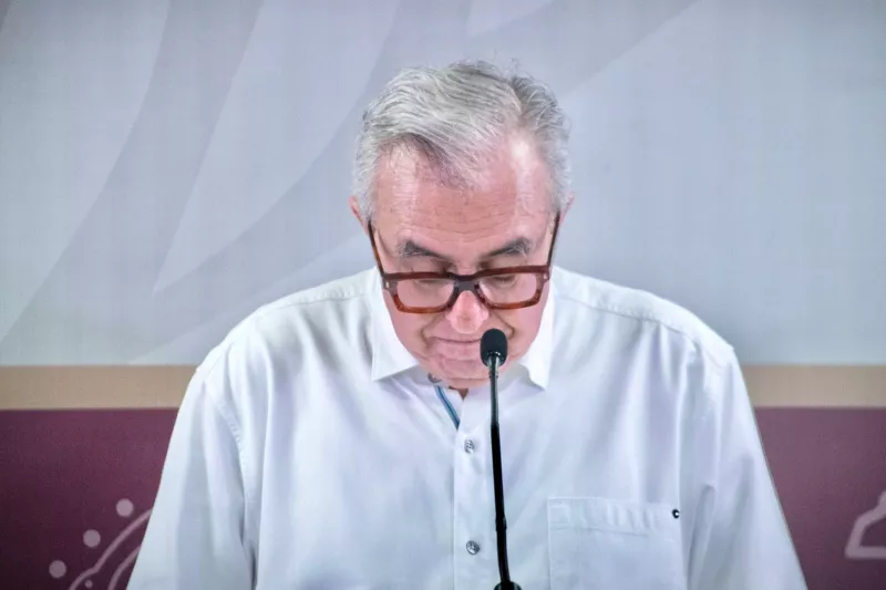 La Fiscalía de Nueva York señala una red de colaboración con el Cártel de Sinaloa; México cuestiona falta de pruebas y revisa solicitud de extradición.