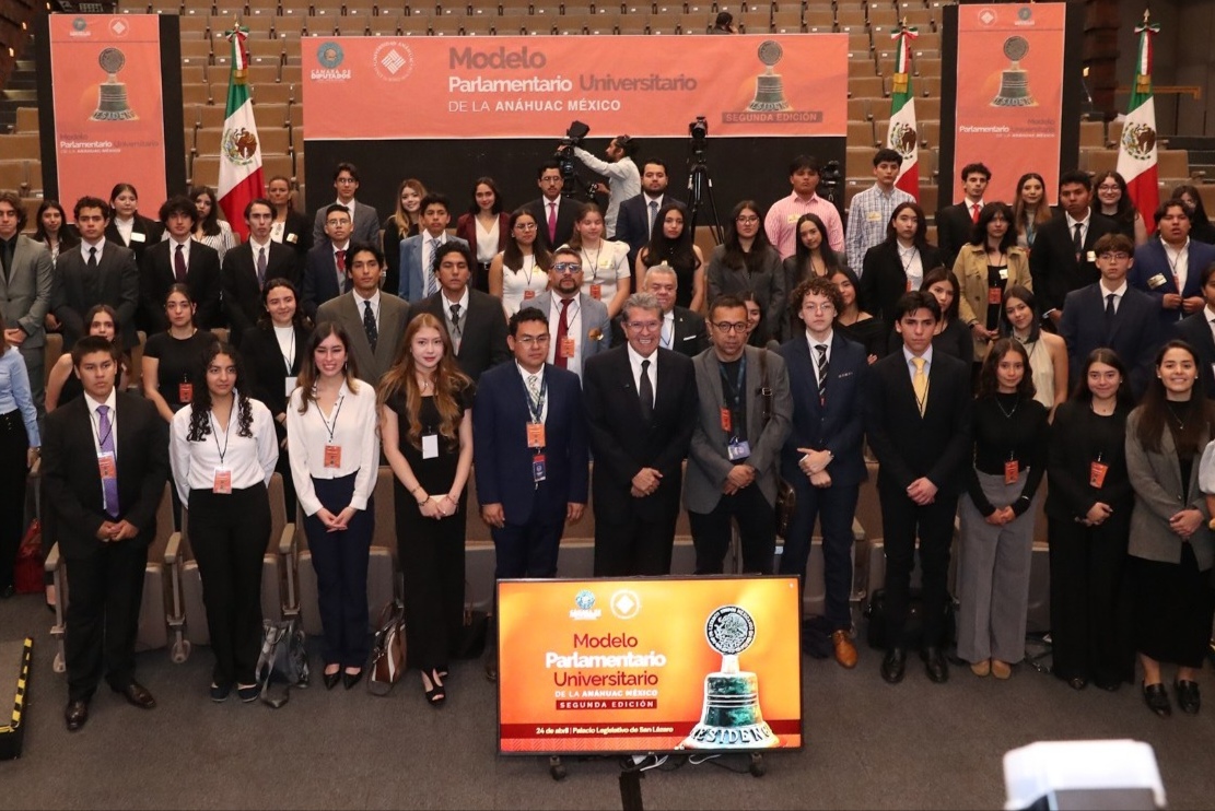  Durante la inauguración de ejercicios parlamentarios universitarios, el diputado Ricardo Monreal aseguró que México necesita nuevos liderazgos y pidió a las juventudes dejar la apatía ante los retos nacionales y globales.