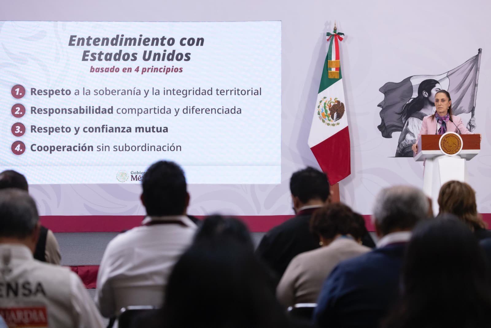 La Presidenta sostuvo que no busca escalar tensiones con Washington por la participación de agentes estadounidenses en Chihuahua; exigió explicaciones al gobierno estatal y rechazó versiones de la Casa Blanca sobre supuestas omisiones de México.