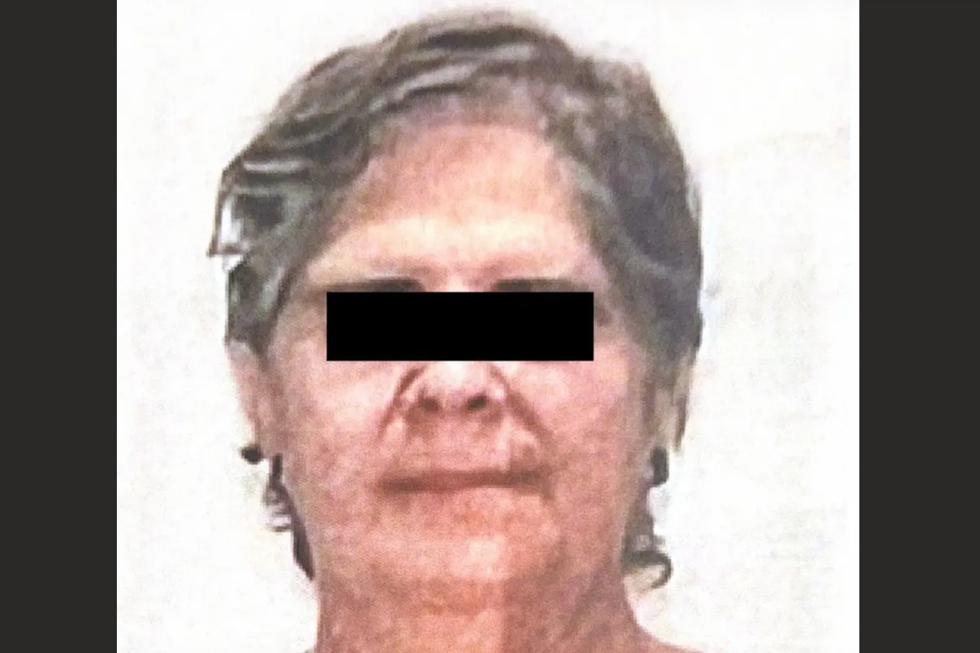 La presunta responsable del feminicidio de la exreina de belleza Carolina Flores, asesinada en Polanco, permanece prófuga desde el 15 de abril; autoridades buscan su localización internacional.