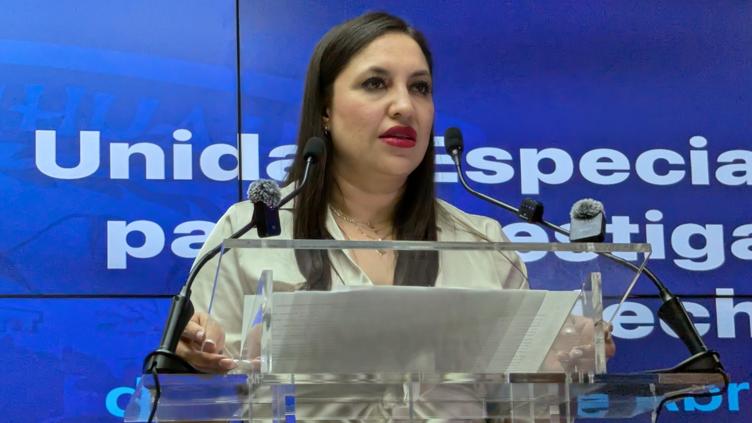 El gobierno de Chihuahua atribuyó al fallecido jefe regional de la AEI, Pedro Román Oseguera, los contactos operativos con funcionarios estadounidenses muertos tras un despliegue antidrogas. El caso escaló a crisis política y diplomática.