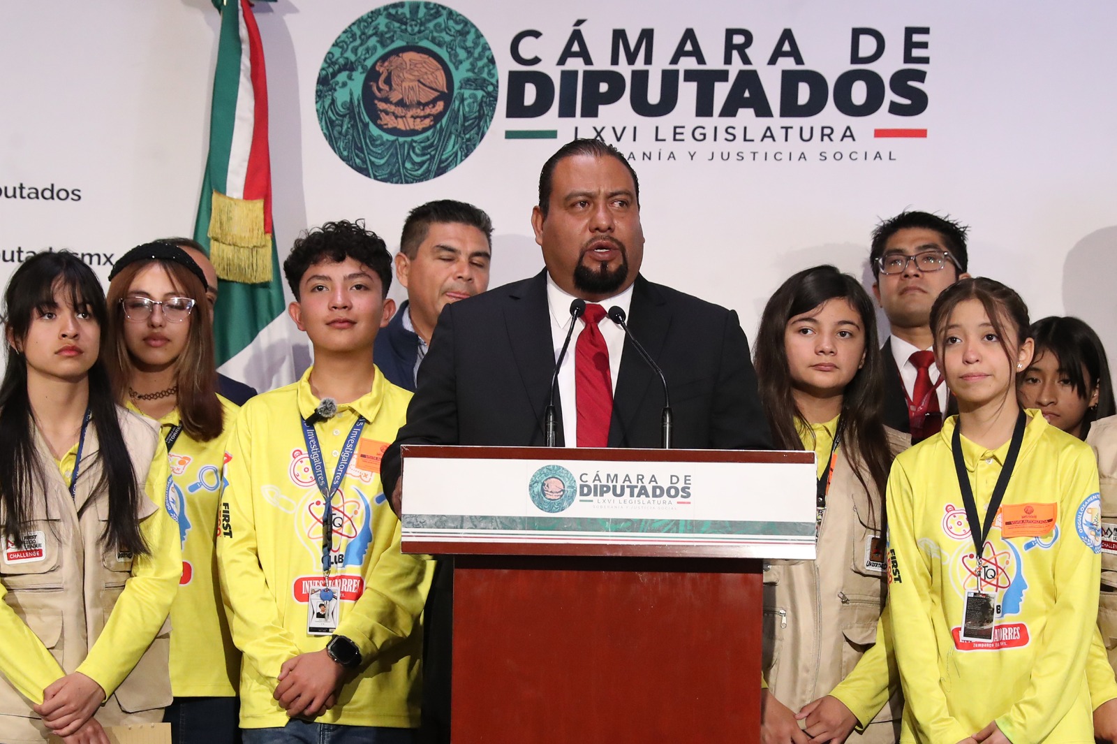 El diputado Roberto Ángel Domínguez llamó a autoridades federales y estatales a apoyar al Club de Investigadores de la Secundaria “Torres Quintero”, de Zumpango, que competirá en la First Lego League Asia Pacific Open Championship 2026, en Sídney.