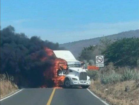 La captura de Audias Flores Silva, identificado como uno de los principales mandos del CJNG, desató bloqueos carreteros, incendios y balaceras en varios municipios del estado; autoridades reforzaron la seguridad.