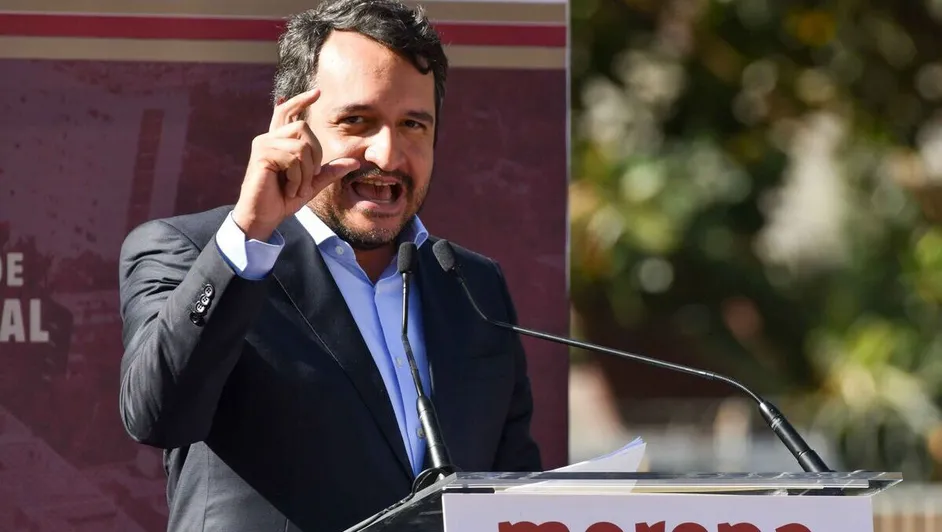 El hijo del expresidente Andrés Manuel López Obrador solicitó separarse de la Secretaría de Organización del partido en medio de tensiones internas, cuestionamientos por su operación política y el reacomodo rumbo a las elecciones de 2027.