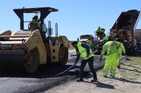 La SICT informó que en los primeros cuatro meses del año se atendieron 32 mil 500 baches y se pavimentaron 962 kilómetros de la Red Carretera Federal Libre de Peaje, con una inversión proyectada de 50 mil millones de pesos para 2026.