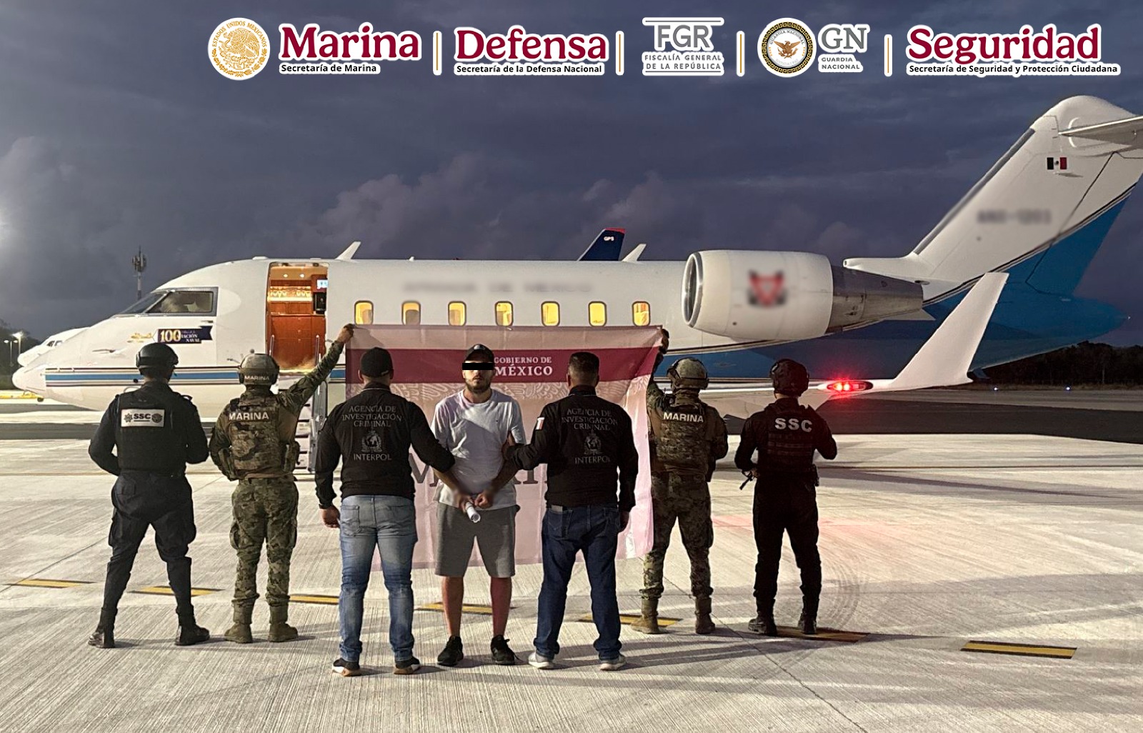 El detenido, identificado como operador logístico de una organización dedicada al tráfico de drogas y extorsión, fue capturado en Quintana Roo; contaba con ficha roja de Interpol y orden de extradición vigente.