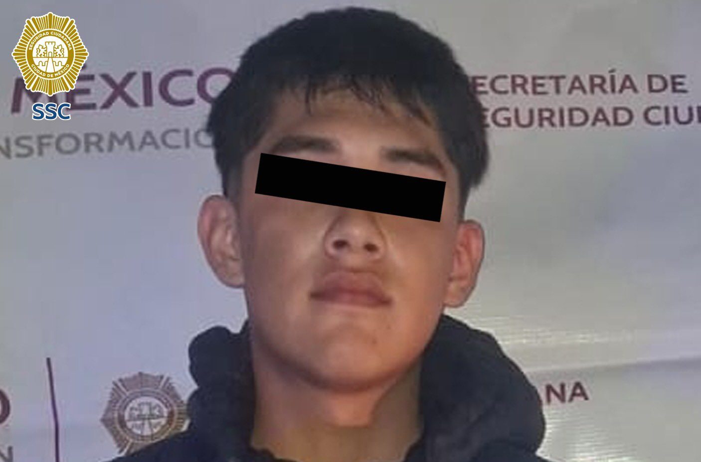 El secretario de Seguridad Ciudadana, Pablo Vázquez Camacho, informó que el detenido fue puesto a disposición de la Fiscalía capitalina; le aseguraron droga, arma y una motocicleta.