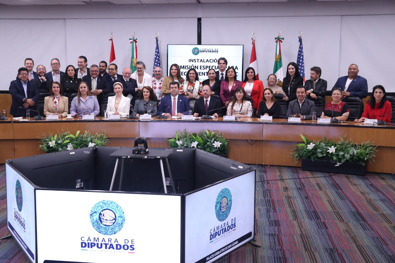 La Cámara de Diputados acompañará el proceso de revisión del tratado comercial con Estados Unidos y Canadá; legisladores y representantes empresariales llaman a llegar unidos a la negociación.