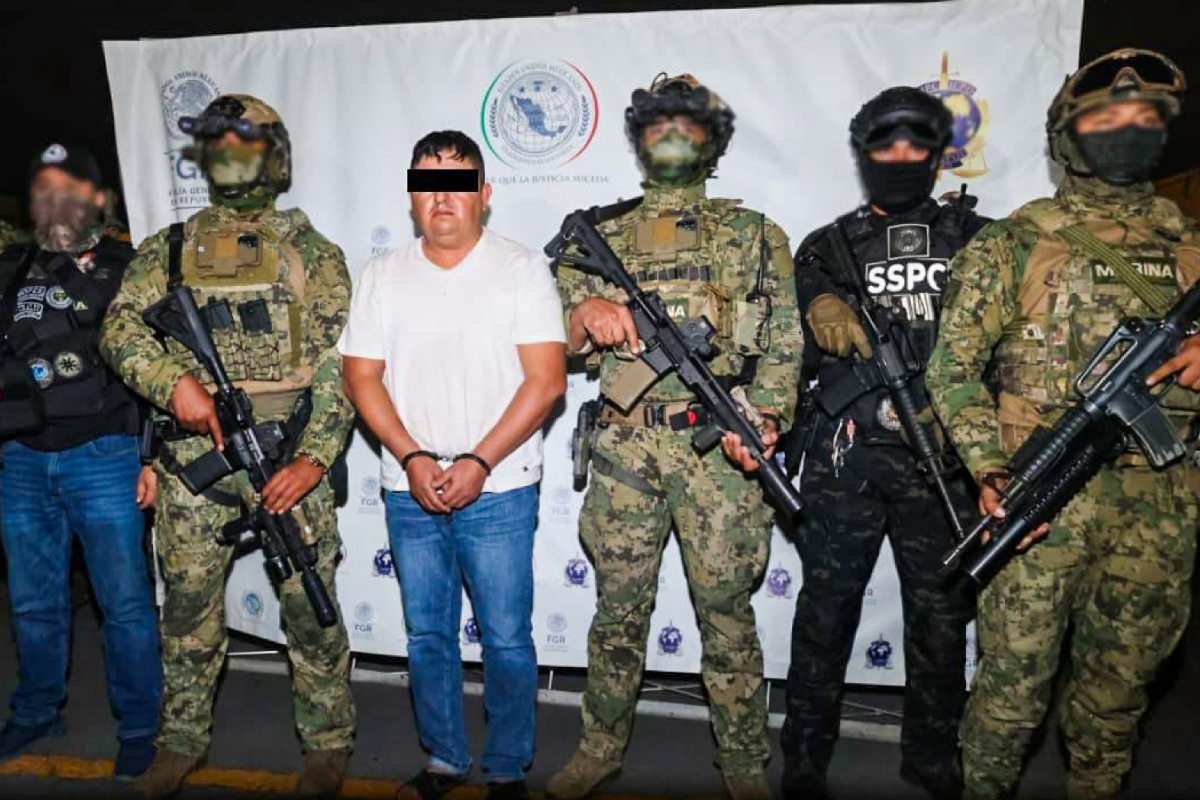 El Departamento de Justicia amplió la acusación contra Audias Flores Silva, presunto operador del CJNG detenido en Nayarit; en México permanece suspendido su proceso de extradición.