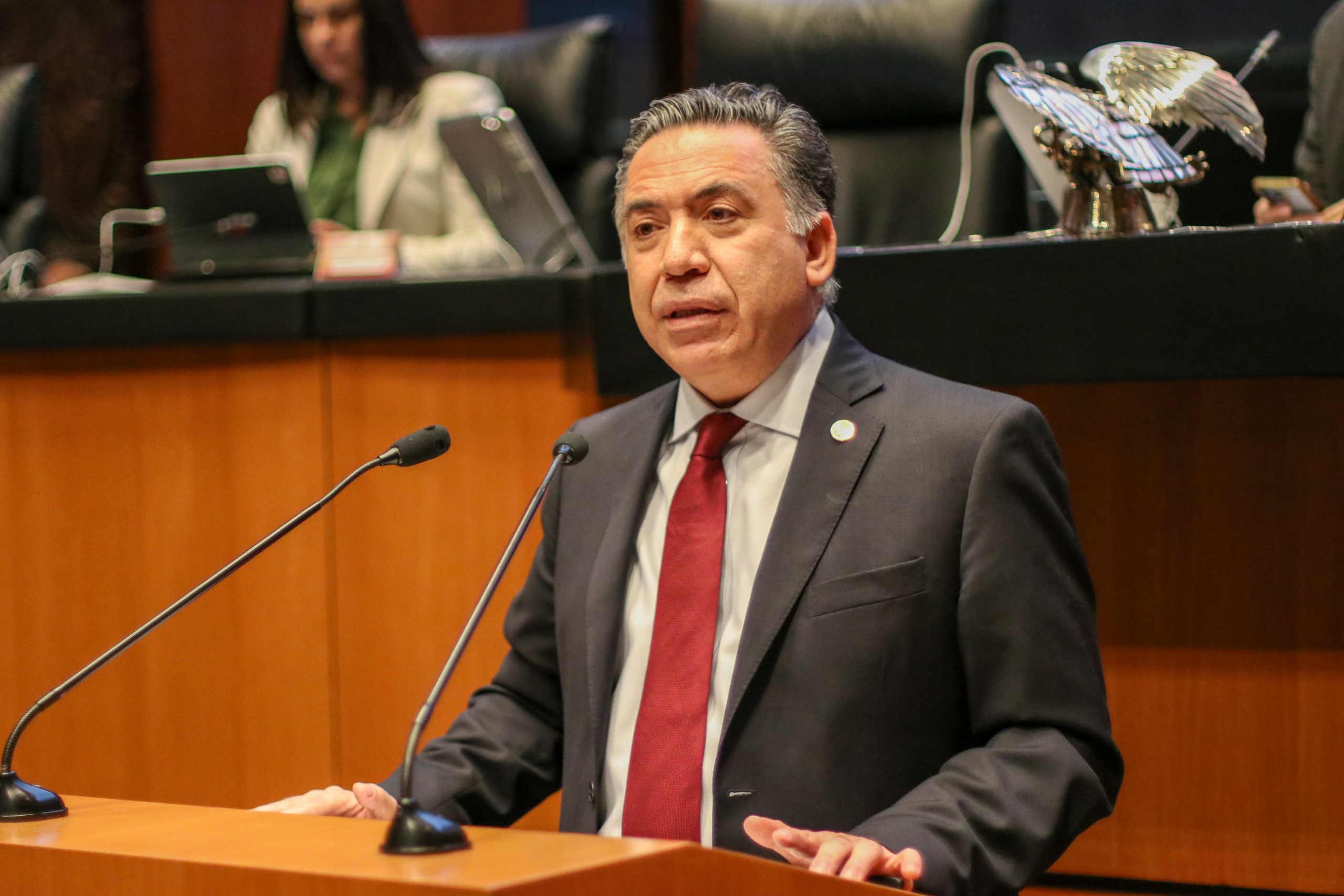 El legislador de Morena analiza separarse temporalmente del cargo tras comparecer ante la FGR por las acusaciones de presuntos vínculos con el Cártel de Sinaloa; la oposición y legisladores de distintos partidos habían exigido su salida.