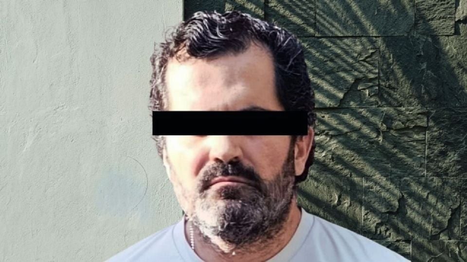 El contralmirante en retiro, señalado por presuntos vínculos con una red de huachicol fiscal, permanece detenido en Buenos Aires mientras México prepara la petición formal de extradición.