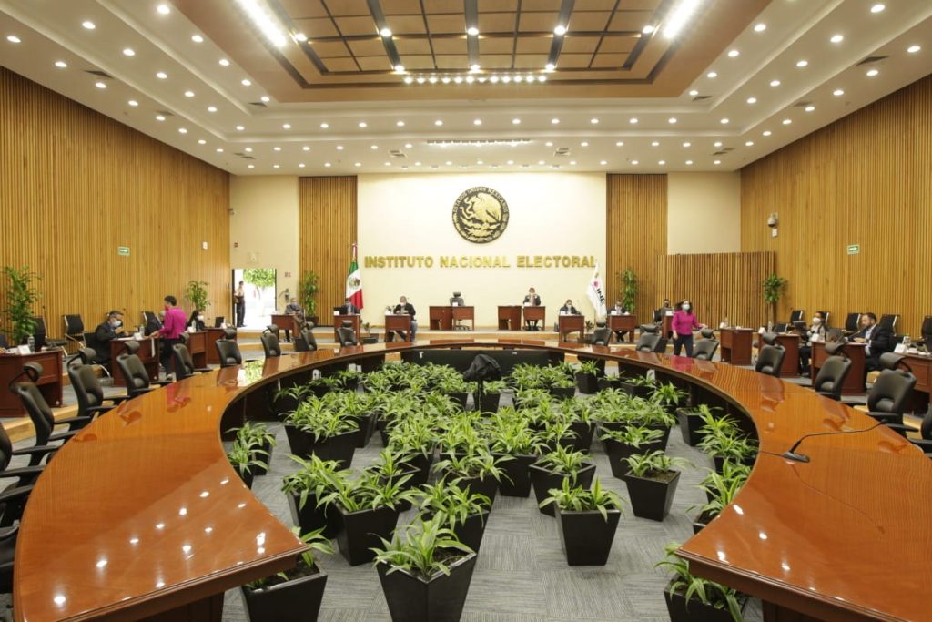 La presidenta del Instituto Nacional Electoral afirmó que la queja para solicitar el retiro del registro de Morena se analiza en términos estrictamente jurídicos.