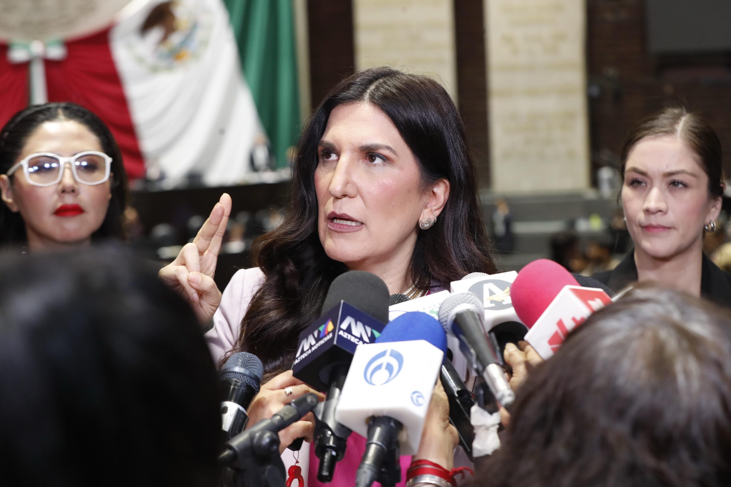 Kenia López Rabadán anticipa que el dictamen podría ser retirado del periodo extraordinario debido a cambios en la reforma constitucional; reprocha que no se incluyeran causales vinculadas a la intervención del crimen organizado en elecciones.