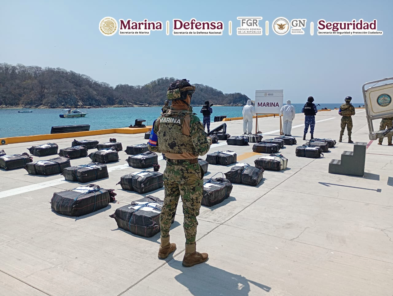 La Secretaría de Marina informó que los aseguramientos ocurrieron frente a las costas de Guerrero y en el puerto de Manzanillo, Colima; además, fueron rescatados 11 náufragos y detenidos tres polizontes extranjeros.