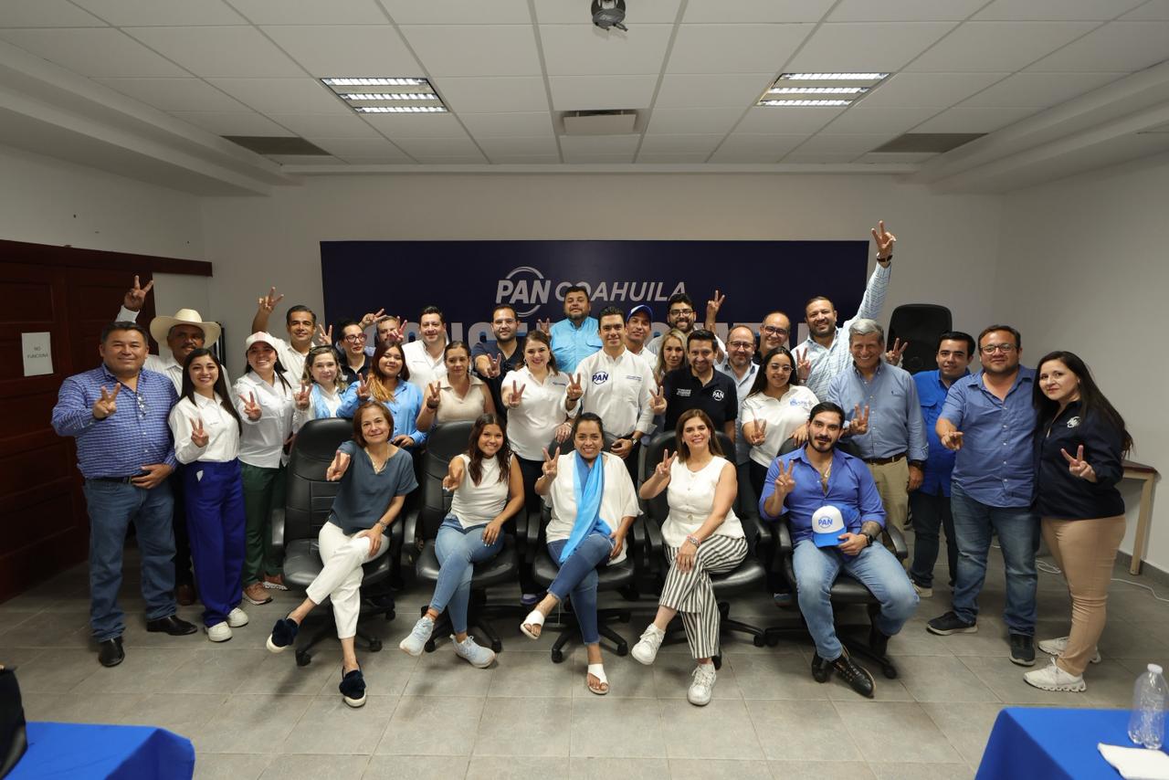 El dirigente nacional panista sostuvo encuentros con aspirantes al Congreso local y encabezó una jornada de volanteo en Saltillo, donde aseguró que Acción Nacional construirá una agenda “sensible y eficiente”.