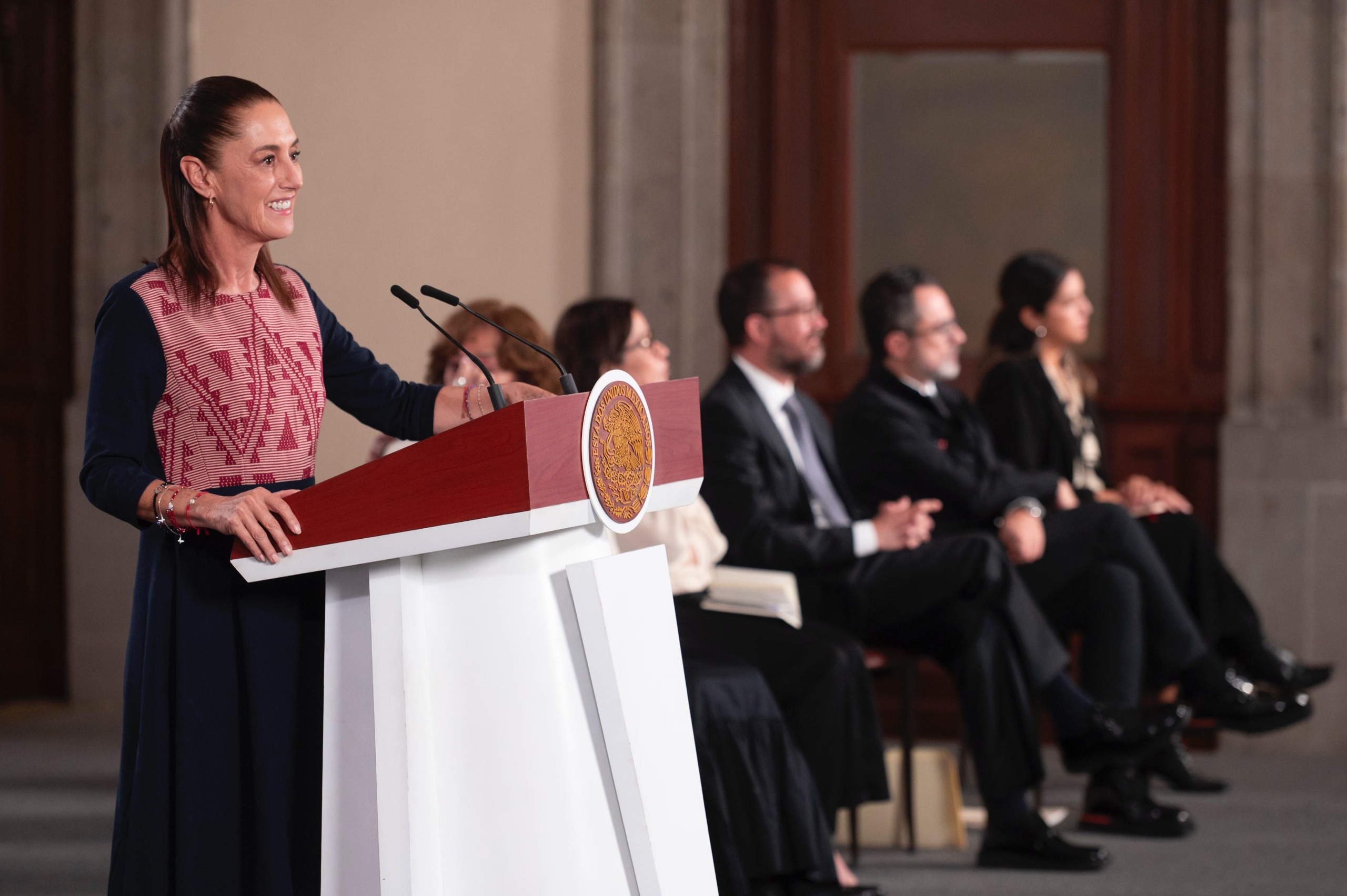 La presidenta anunció un evento simultáneo en las 32 entidades del país para rendir cuentas sobre su administración y responder a lo que calificó como una “ofensiva mediática” contra México.