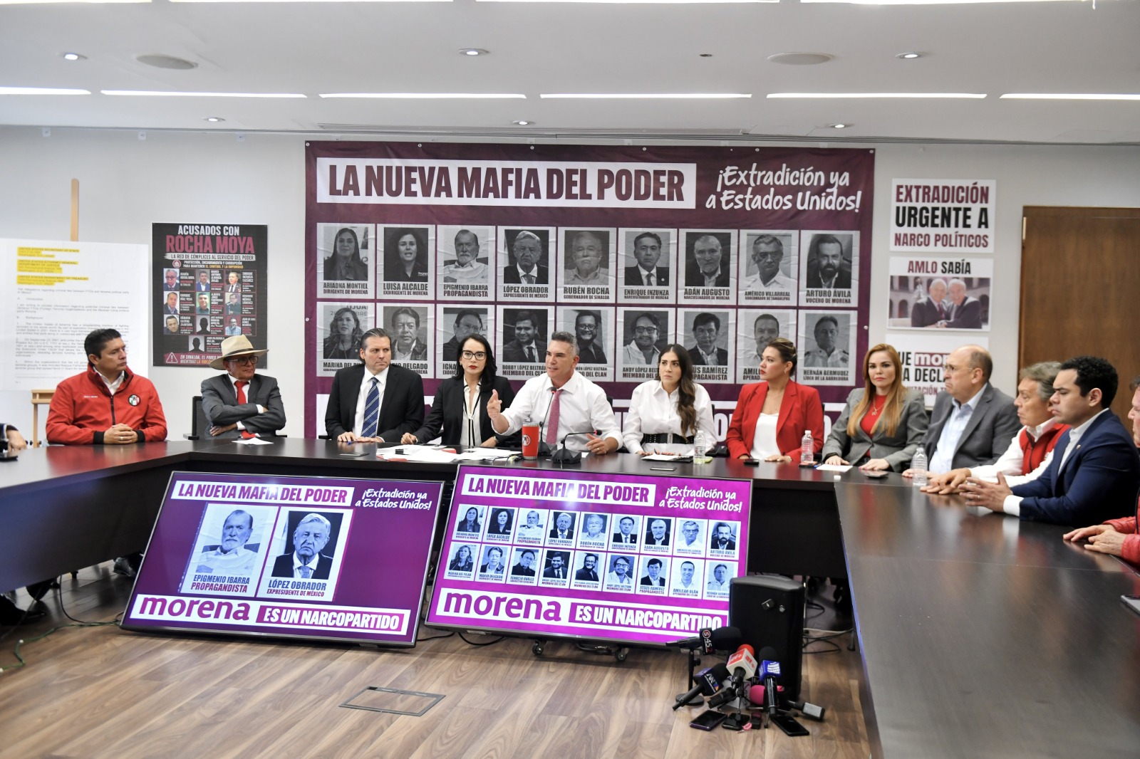 Alejandro Moreno informó que presentó solicitudes ante el Departamento de Estado, Justicia y Tesoro de Estados Unidos; asegura que Morena opera con respaldo de cárteles y acusa a gobernadores y legisladores de presuntos nexos criminales.