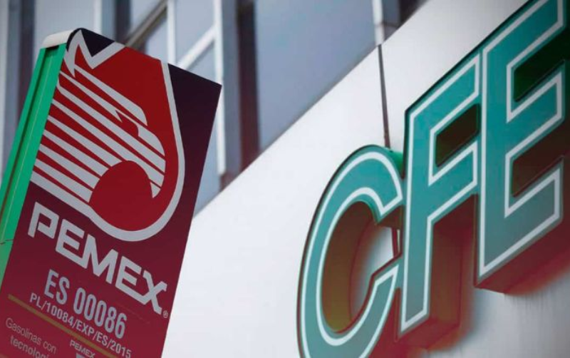 La calificadora advirtió que el respaldo financiero del gobierno mexicano a ambas empresas energéticas podría deteriorar aún más las finanzas públicas y elevar la deuda soberana en los próximos años.