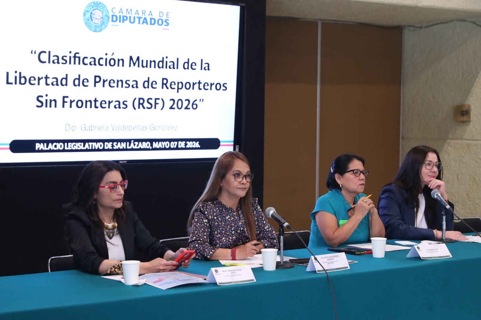  En la Cámara de Diputados, especialistas y legisladores alertaron sobre impunidad, violencia y acoso judicial contra comunicadores, pese a avances en pluralidad informativa.