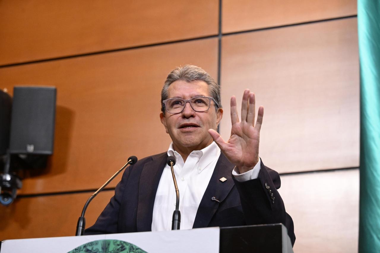 El coordinador de Morena afirmó que la Presidenta pidió a legisladores regresar a territorio para explicar a la población la defensa de la independencia nacional y cerrar filas ante amenazas de intervencionismo.