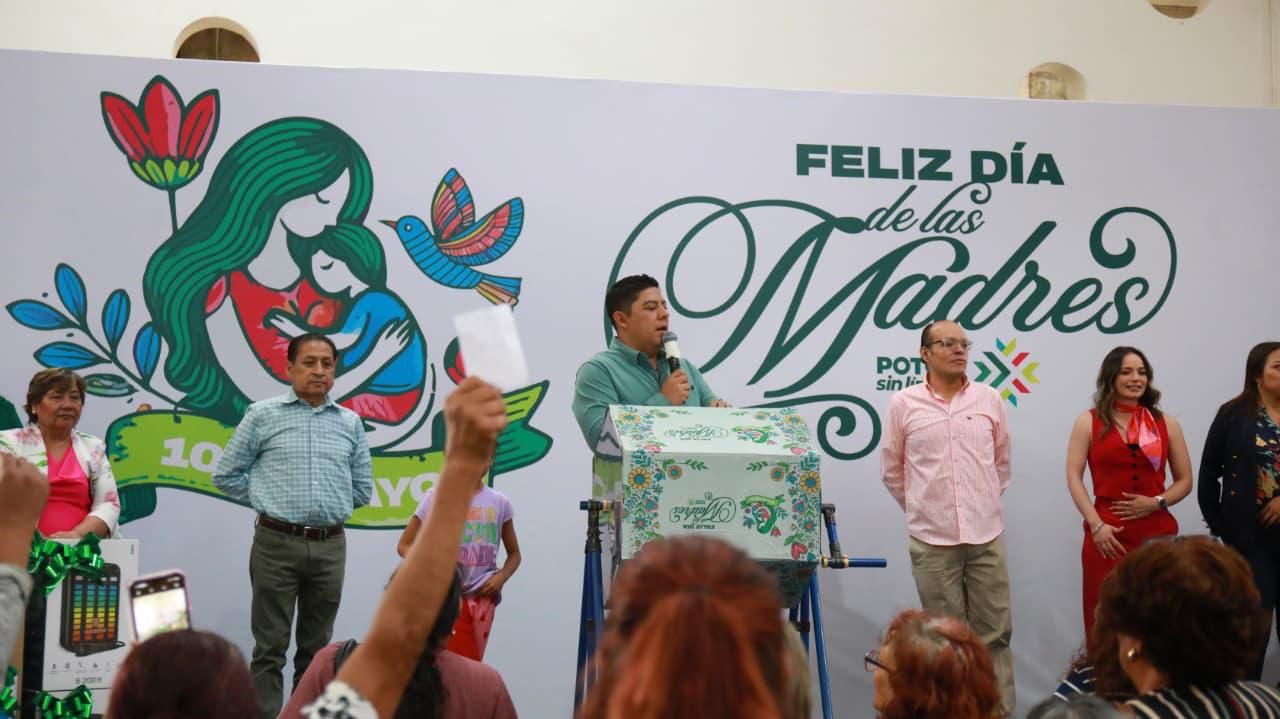 El gobernador de San Luis Potosí destacó programas de salud, vivienda, pensiones y apoyo al emprendimiento para fortalecer el bienestar de las mujeres y sus familias.