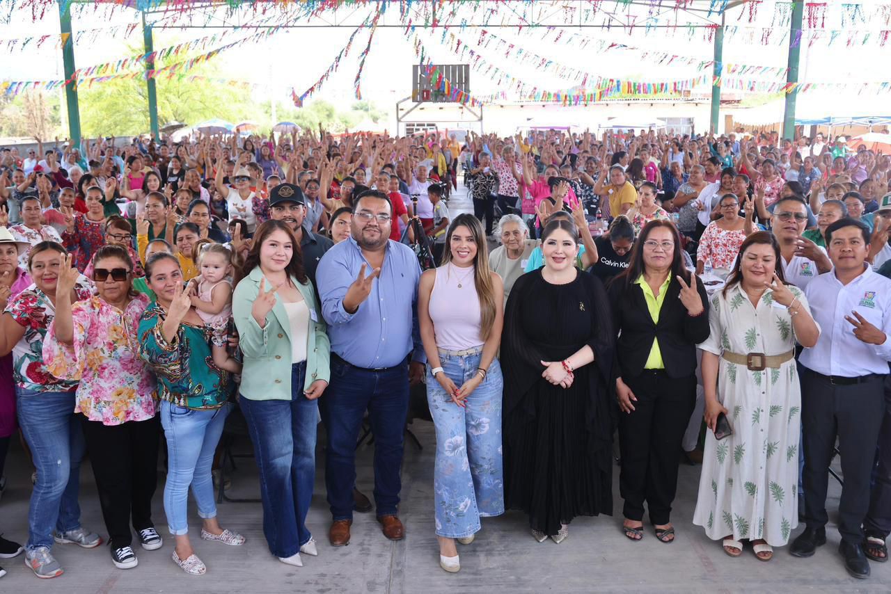 La senadora recorrió comunidades del interior del estado para reconocer a las mamás potosinas previo al Día de las Madres y refrendó su compromiso de impulsar apoyos y programas sociales para las mujeres.