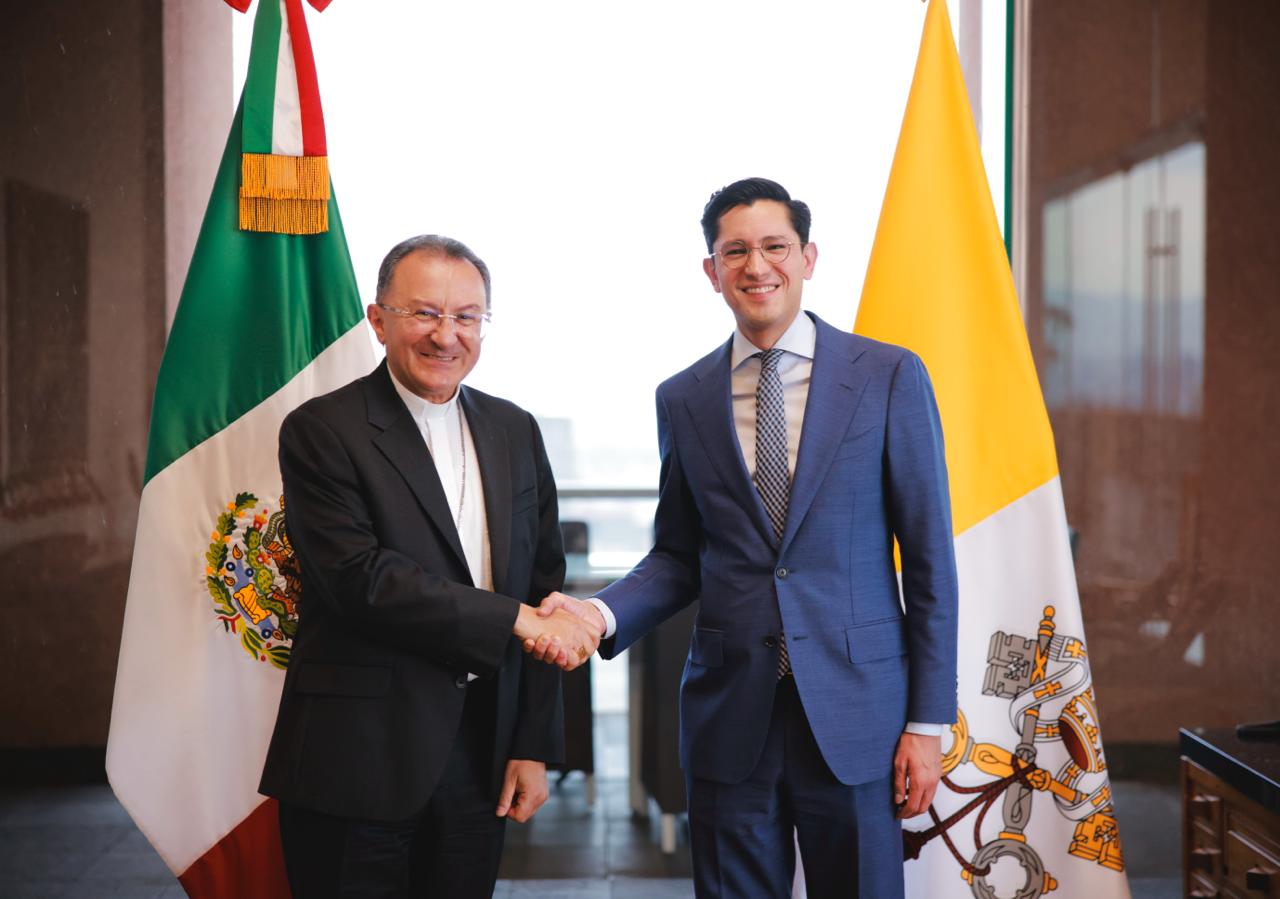 Roberto Velasco y el nuncio apostólico Joseph Spiteri dialogaron sobre la reactivación de visitas de alto nivel y una agenda conjunta con visión humanista compartida.
