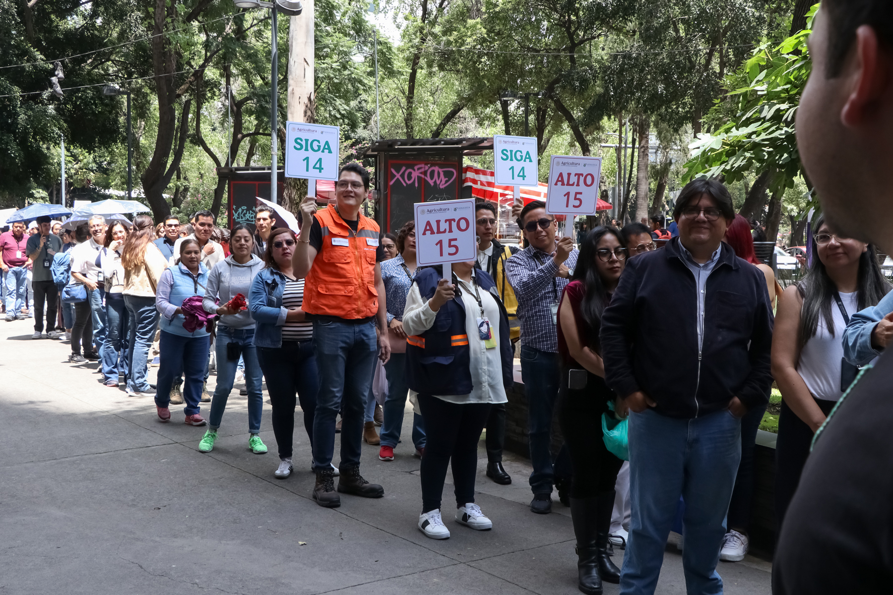 El ejercicio se realiza este miércoles 6 de mayo a las 11:00 horas con participación de las 32 entidades. En la Ciudad de México se activarán protocolos, altavoces y alertas en celulares para medir la capacidad de respuesta ante un sismo de gran magnitud.