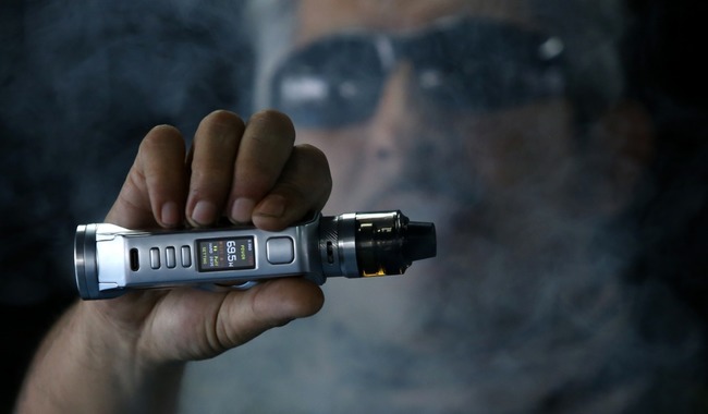México y el Mundo Vapeando sostuvo que cerca de tres millones de personas continúan utilizando cigarros electrónicos pese a la prohibición constitucional, mientras crecen el contrabando, la evasión fiscal y la venta clandestina a menores de edad.