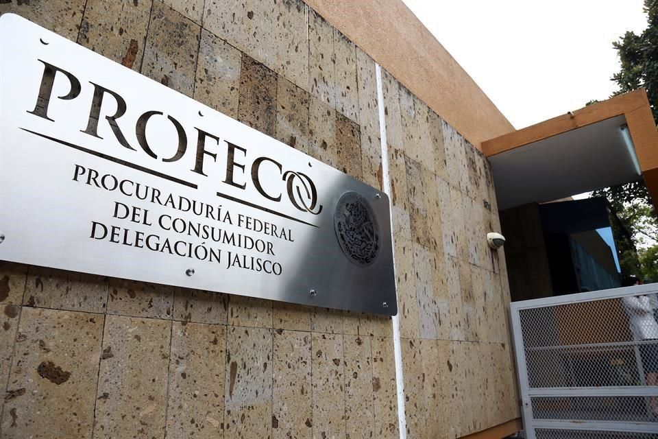 Iván Escalante señaló que la dependencia revisa sus atribuciones legales para atender una petición relacionada con la protección de derechos de transmisión y el uso ilegal de contenidos en plataformas digitales.
