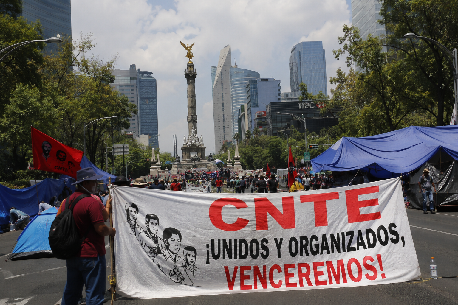 Maestros amplían bloqueo en Reforma y endurecen presión al Gobierno.