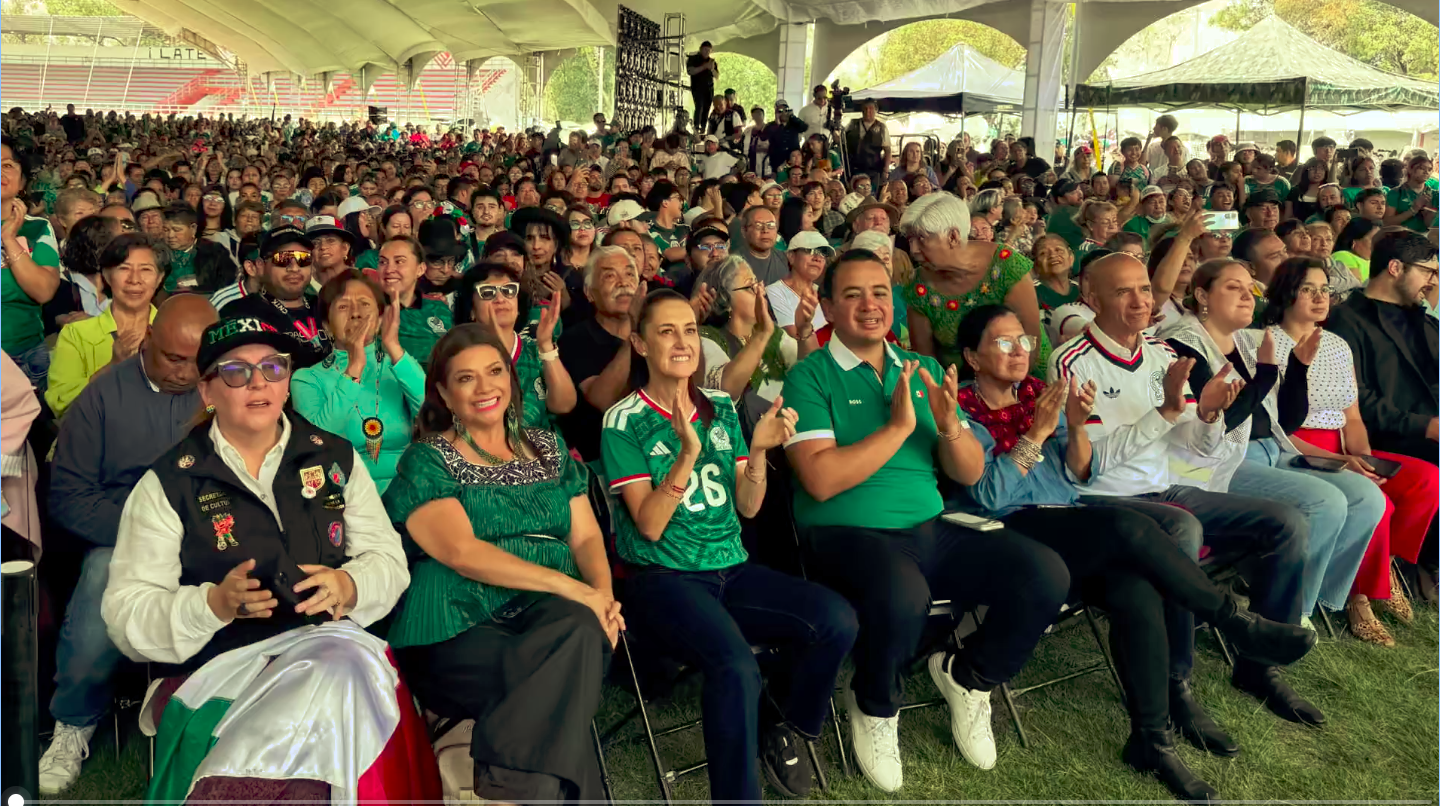 La presidenta descartó acudir al Fan Fest y observó el debut de México desde un deportivo capitalino