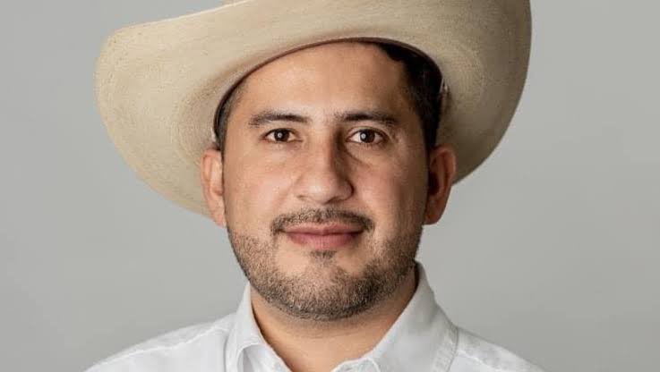 Capturan a mando y agente señalados por crimen de Carlos Manzo