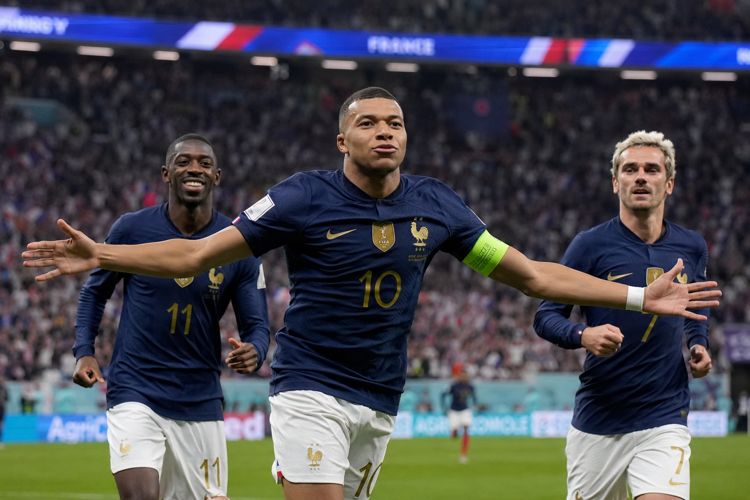 Mbappé firma doblete y Dembélé sentencia el triunfo francés