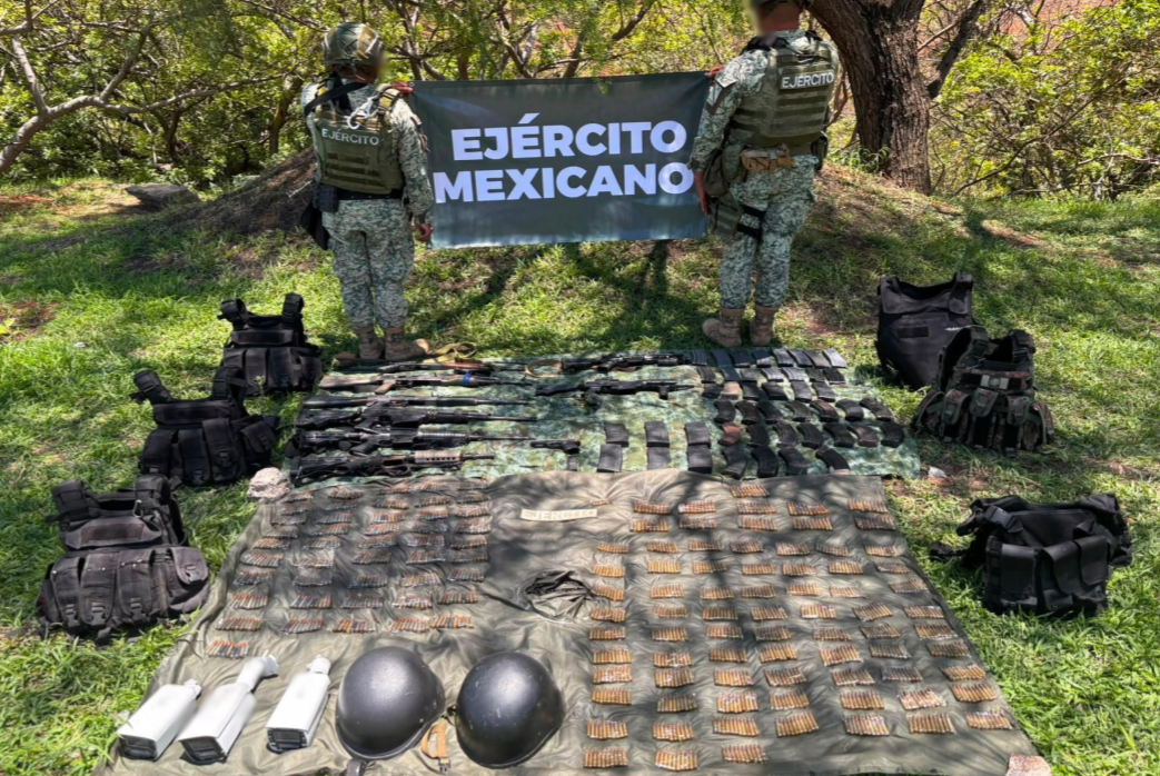 Aseguran droga, explosivos, armas y huachicol en operativos.