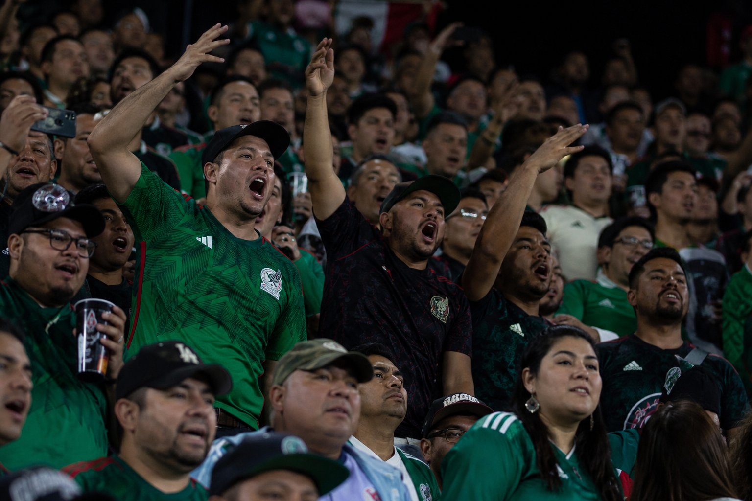 Afición mexicana revive polémico cántico y reabre riesgo de sanciones FIFA.
