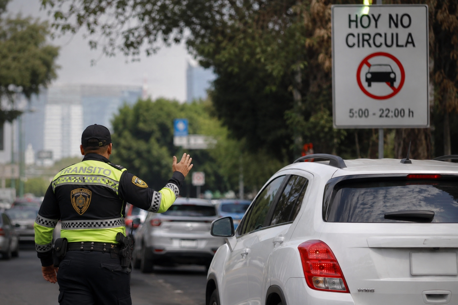 Este sábado 6 de junio, el programa Hoy No Circula aplica para vehículos con holograma 1 y placas terminación 1, 3, 5, 7 y 9, además de todos los automóviles con holograma 2 y placas foráneas. La restricción opera de las 5:00 a las 22:00 horas.
