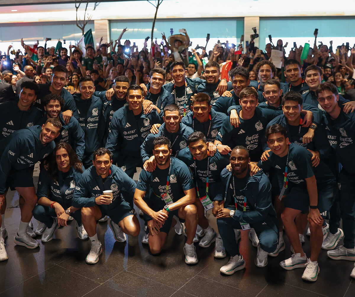 Afición recibe al Tri con mariachis antes del duelo ante Corea del Sur