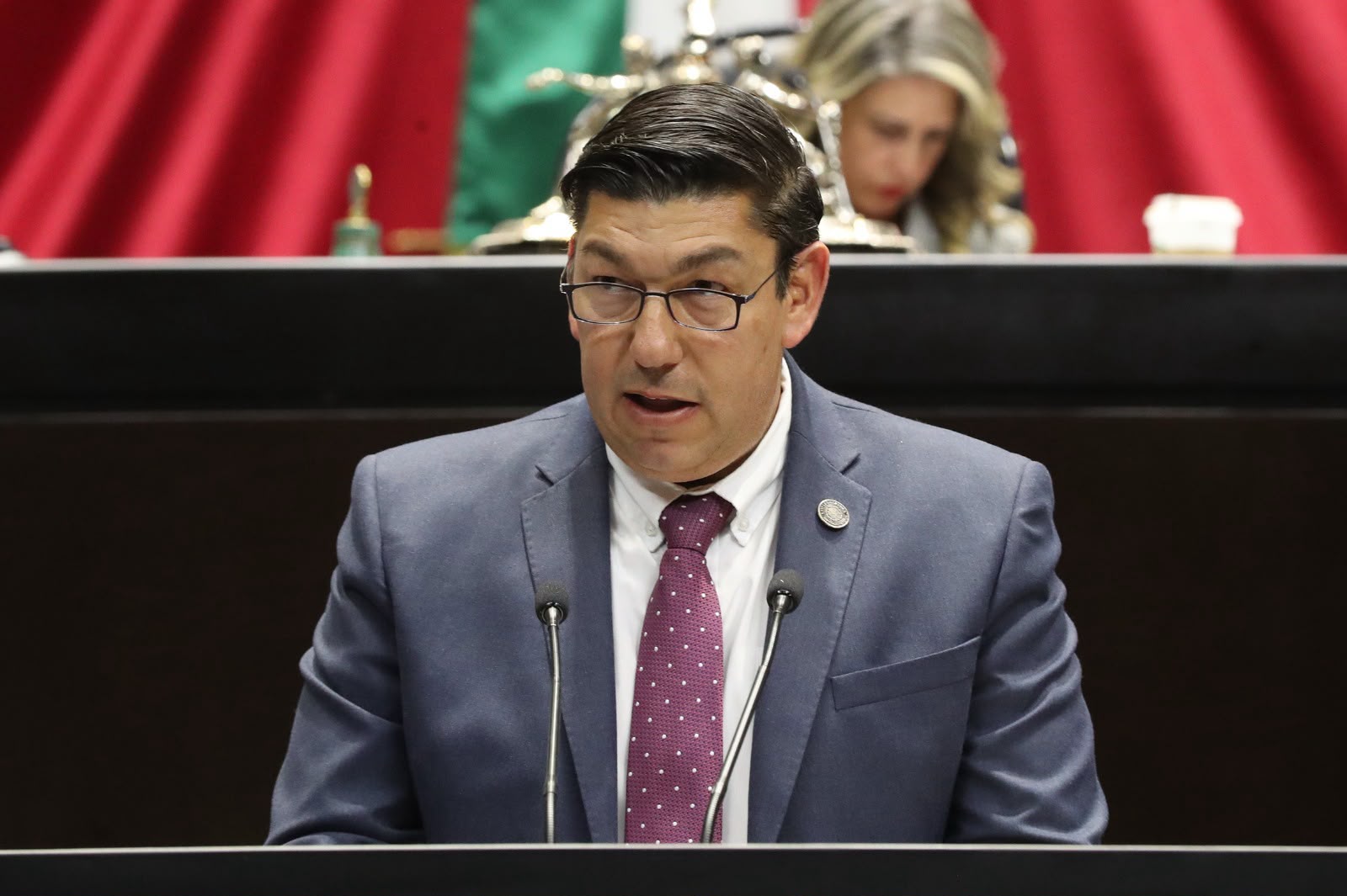 Iniciativa plantea hasta dos días al año con goce de sueldo.