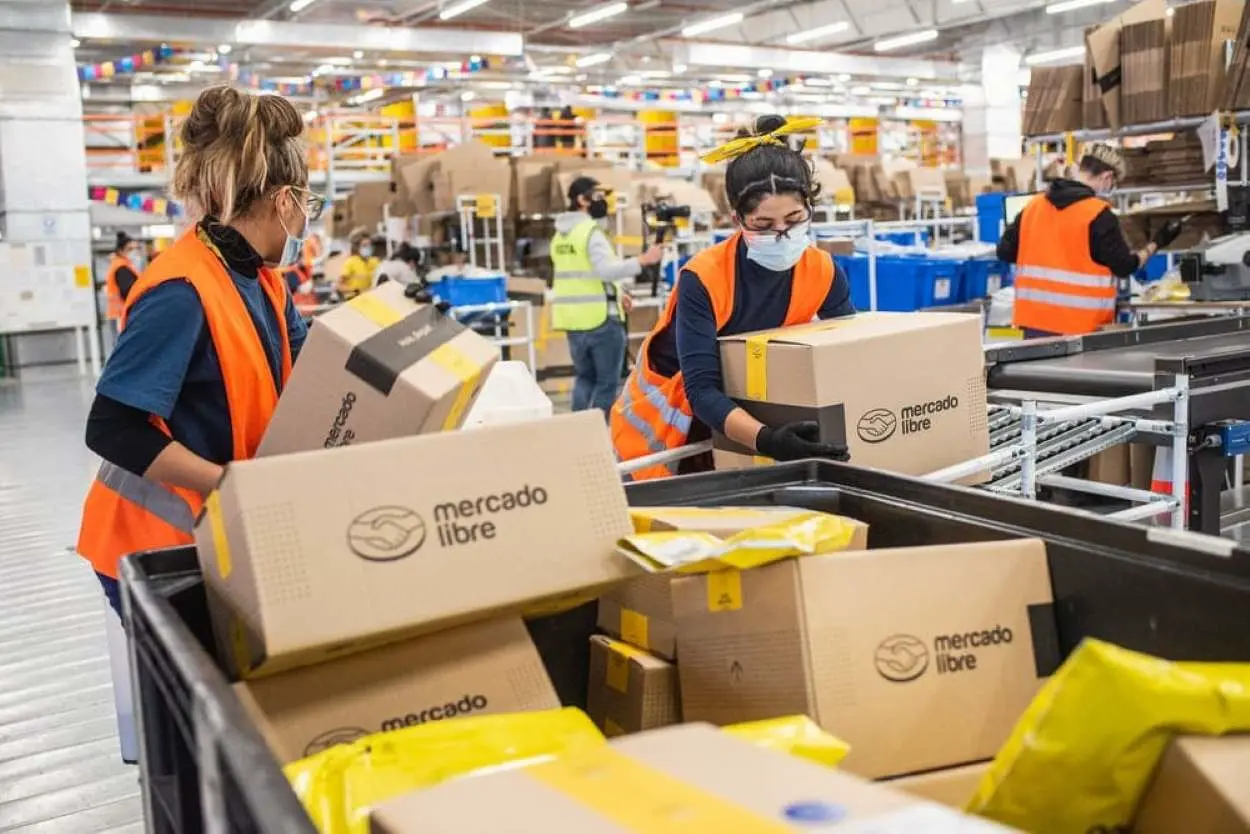La mayor apuesta de la empresa en el país impulsará logística, tecnología y servicios financieros.