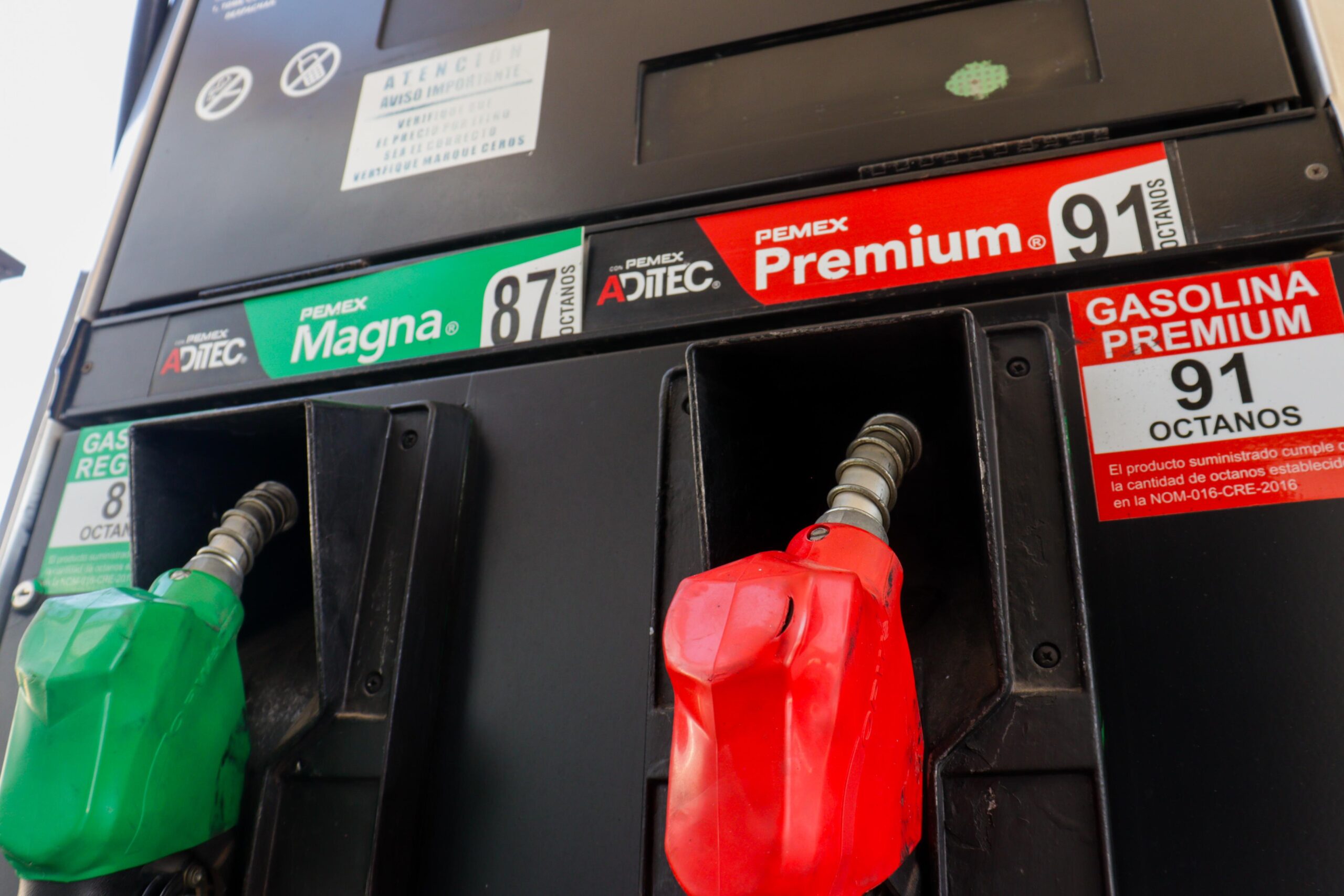 Premium seguirá sin estímulo fiscal; cobrará IEPS total por litro