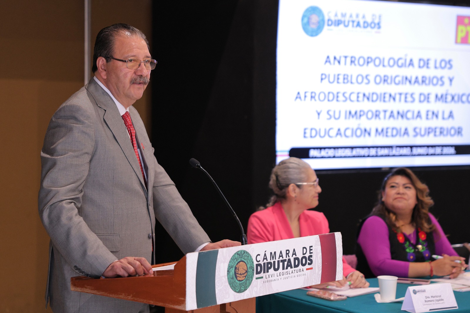 Reginaldo Sandoval defiende a AMLO y denuncia injerencia extranjera