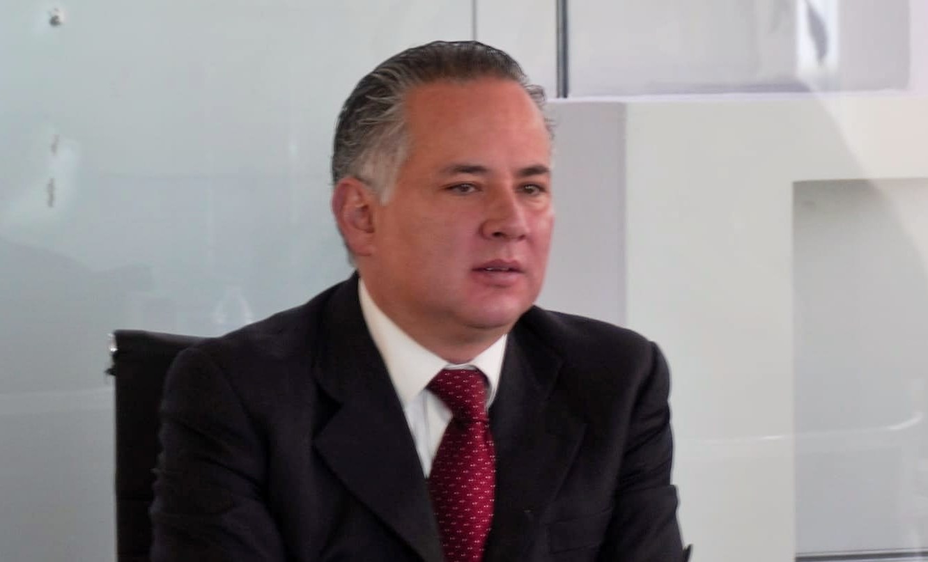 El ex titular del IMPI formalizó su registro electrónico en Morena.