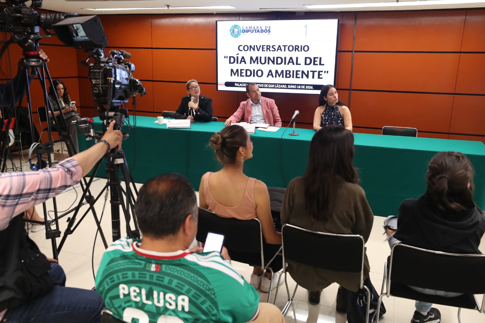 Expertos exigen acciones urgentes por agua, residuos y clima.