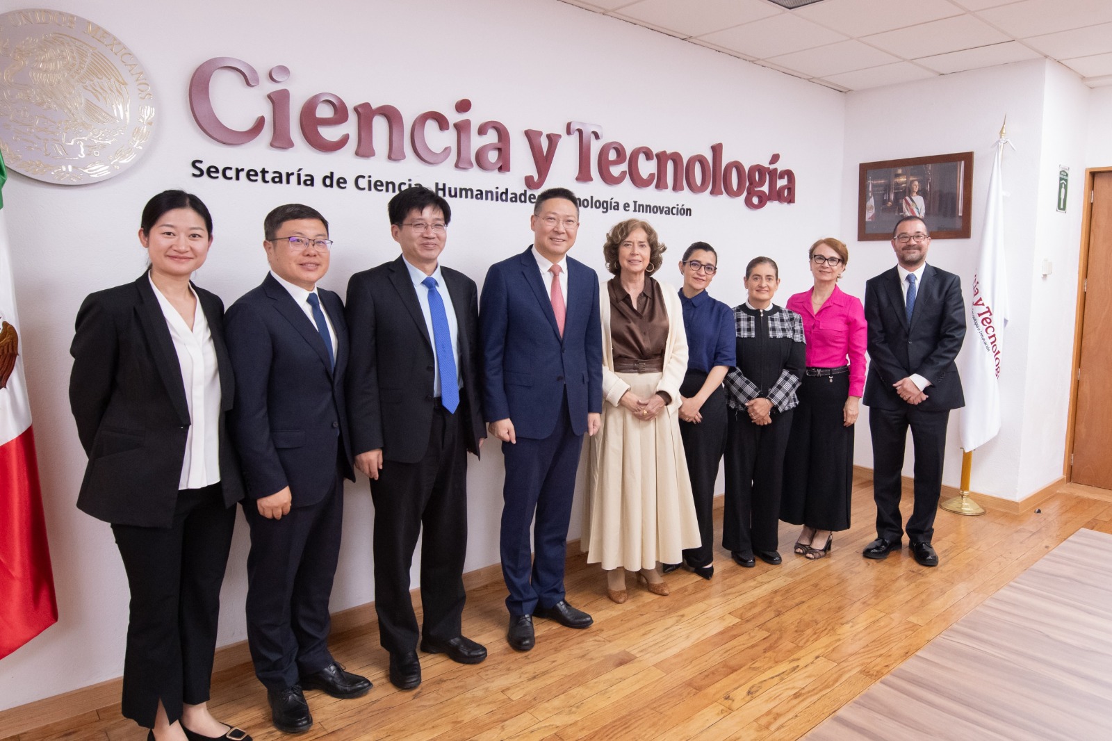 Gobierno analiza proyectos con Huawei en IA y supercómputo.