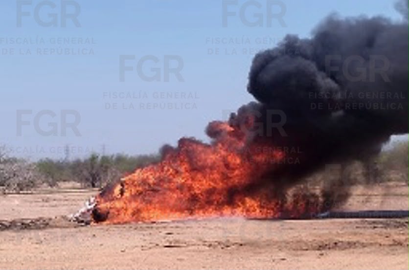 Incineran más de mil 600 litros de metanfetamina en Sonora.