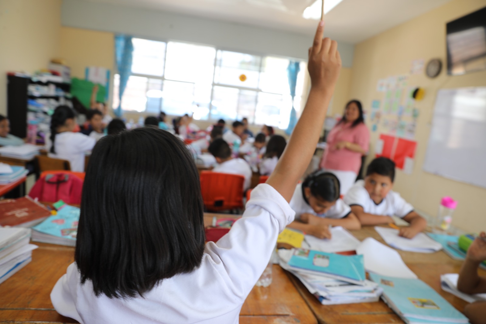 SEP reporta balance del ciclo con becas, salud y apoyo docente.